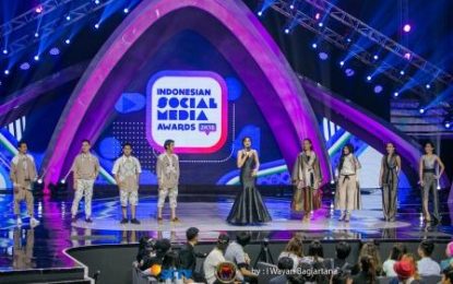 Perdana Di SCTV Indonesian Social Media Awards 2016