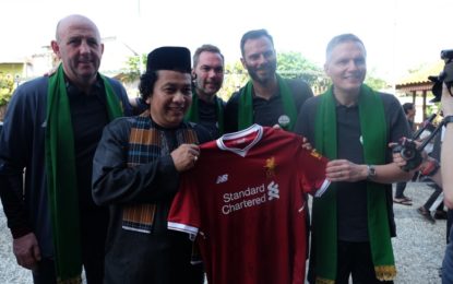 Legenda Liverpool FC Berkunjung Ke Perkampungan Budaya Betawi Setu Babakan