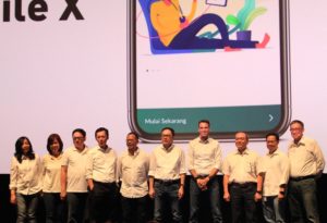 Abdy Salimin (Dir. Teknologi & Operasional), Ridha DM Wirakusumah (Dirut), Prijono Sugiarto (Presdir PT Astra International Tbk), Sebastian R Arcuri (Komisaris Utama), dan Suparno Djasmin (Wakil Komisaris Utama sekaligus Director In Charge Astra Financial), didampingi jajaran direksi PermataBank-Foto: Kiki-Broadcastmagz