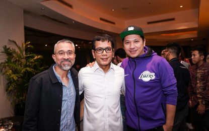 Menteri Pariwisata dan Ekonomi Kreatif Wishnutama Hadiri Gala Premier ‘Temen Kondangan’ Bareng Reza Rahadian, Marsha Timothy, dan Lainnya