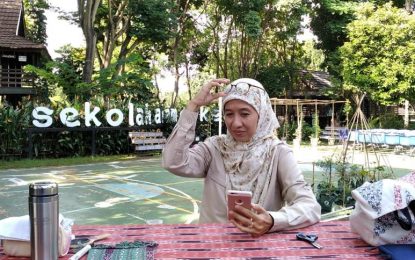 Lima Jam Non-stop, 25 Guru Sekolah Alam Cikeas Bercerita Berbagi Praktik Baik Melalui Media Online