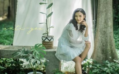 Janina HadirkanTembang “anti-you”