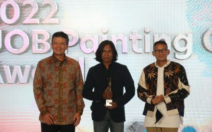 Karya seni tentang peradaban manusia mendapat penghargaan UOB Painting of the Year (Indonesia) 2022