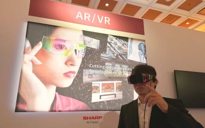 SHARP Kembangkan Prototipe Smartphone – Connectable Head – Mounted Display untuk VR