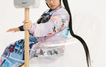 YAEJI Luncurkan Single ‘Passed Me By’ & Album “With A Hammer”