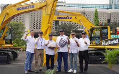 Wujudkan Indonesia Bebas Emisi, Kalimantan Prima Persada Berinvestasi Excavator Hybrid Komatsu HB365-1 dari United Tractors 