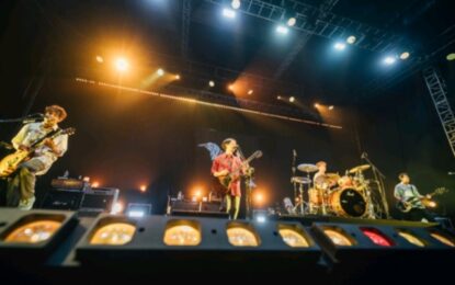 Tampil Enerjik Dengan Batik, Konser Asia Kung-Fu Generatin Berlangsung Meriah