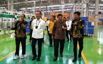 Menteri Perindustrian Republik Indonesia Kunjungi Pabrik AC Sharp Indonesia
