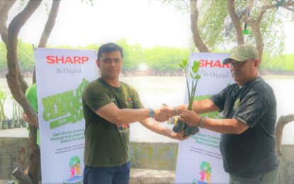 Rayakan World Clean Up Day, Sharp Grenerator Lakukan Aksi Bersih – Bersih Di Pulau Harapan