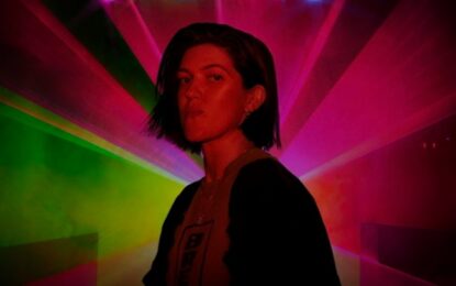 ROMY MERILIS ALBUM SOLO DEBUTNYA “MID AIR” DIRILIS VIA YOUNG STREAM