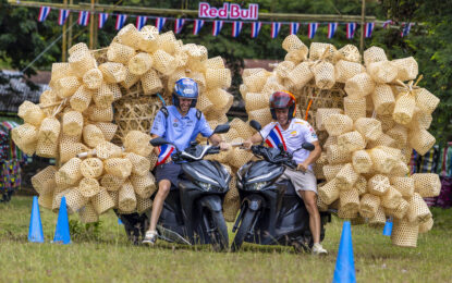 Jelang MotoGP Thailand, Juara Dunia Marc x Alex Marquez Membonceng Lebih dari 200 Keranjang Bambu di Balapan Motor