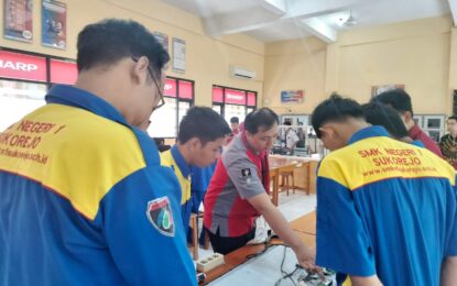 Sharp Menandatangani MoU Kerjasama dengan SMKN 1 Sukorejo  Untuk Memberikan Pelatihan Kepada siswa/i Terpilih Melalui Program Sharp Class