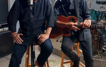 Lewat “Pujangga Cinta”, Ian Antono Wujudkan Penantian Panjang Ade Hubart dalam Musik