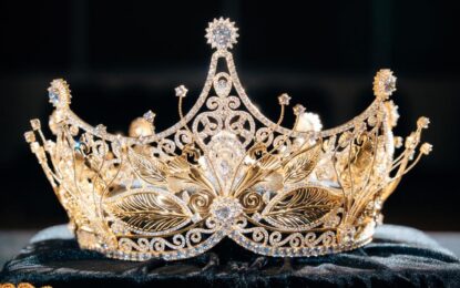 Kolaborasi NJS GOLD DAN ZETRIX MISS UNIVERSE INDONESIA 2025 Hadirkan Mahkota Jiwanta Bermakna Mendalam