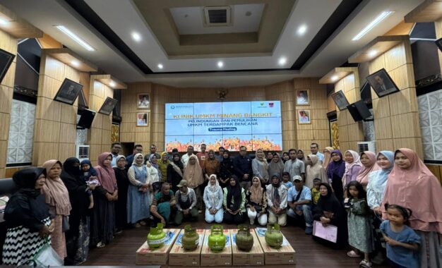 Kontribusi Nyata Dorong Kebangkitan UMKM Pascabencana di Sumatera Barat, United Tractors Padang Diganjar Apresiasi Kementerian UMKM