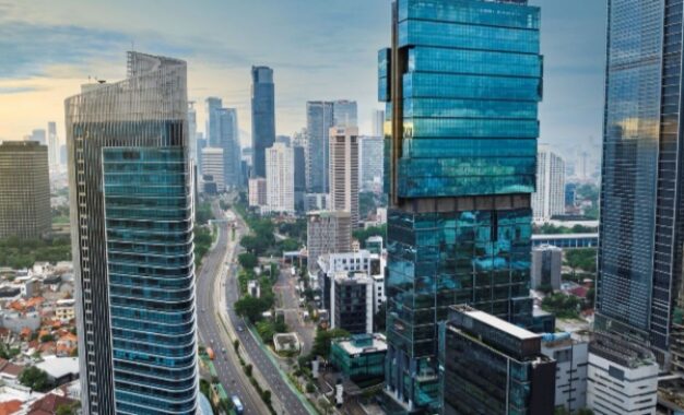 Hubungkan seniman Indonesia ke platform regional dan global, UOB Indonesia meluncurkan kompetisi 16th UOB Painting of the Year