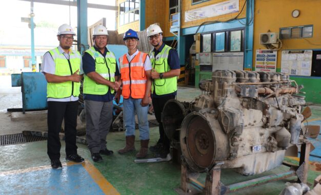 United Tractors Semen Gresik Hibahkan Alat Praktik kepada Politeknik Semen Indonesia (POLTEKSI)
